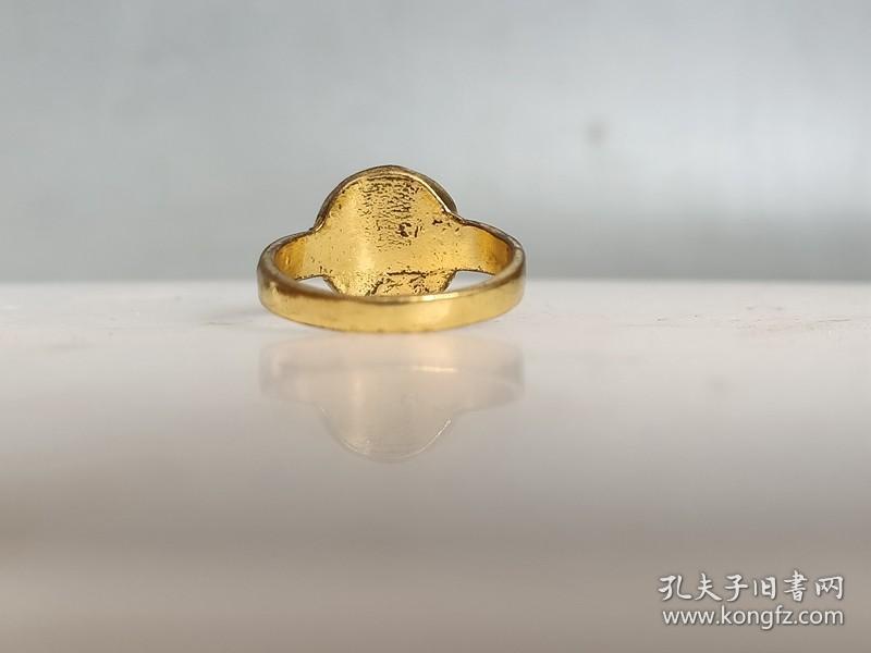 镶嵌红 松 石 戒 指