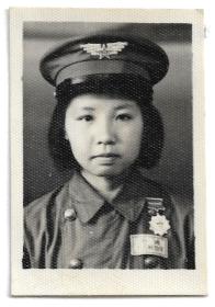 五十年代空军女兵 奖章军功章 老照片