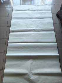 红星牌宣纸65张左右（98X180cm）重8斤.有8张纸侧边有点裂开.看图