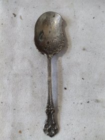 大个民国铜鎏银浮雕花卉桃形汤勺一个，完整。
