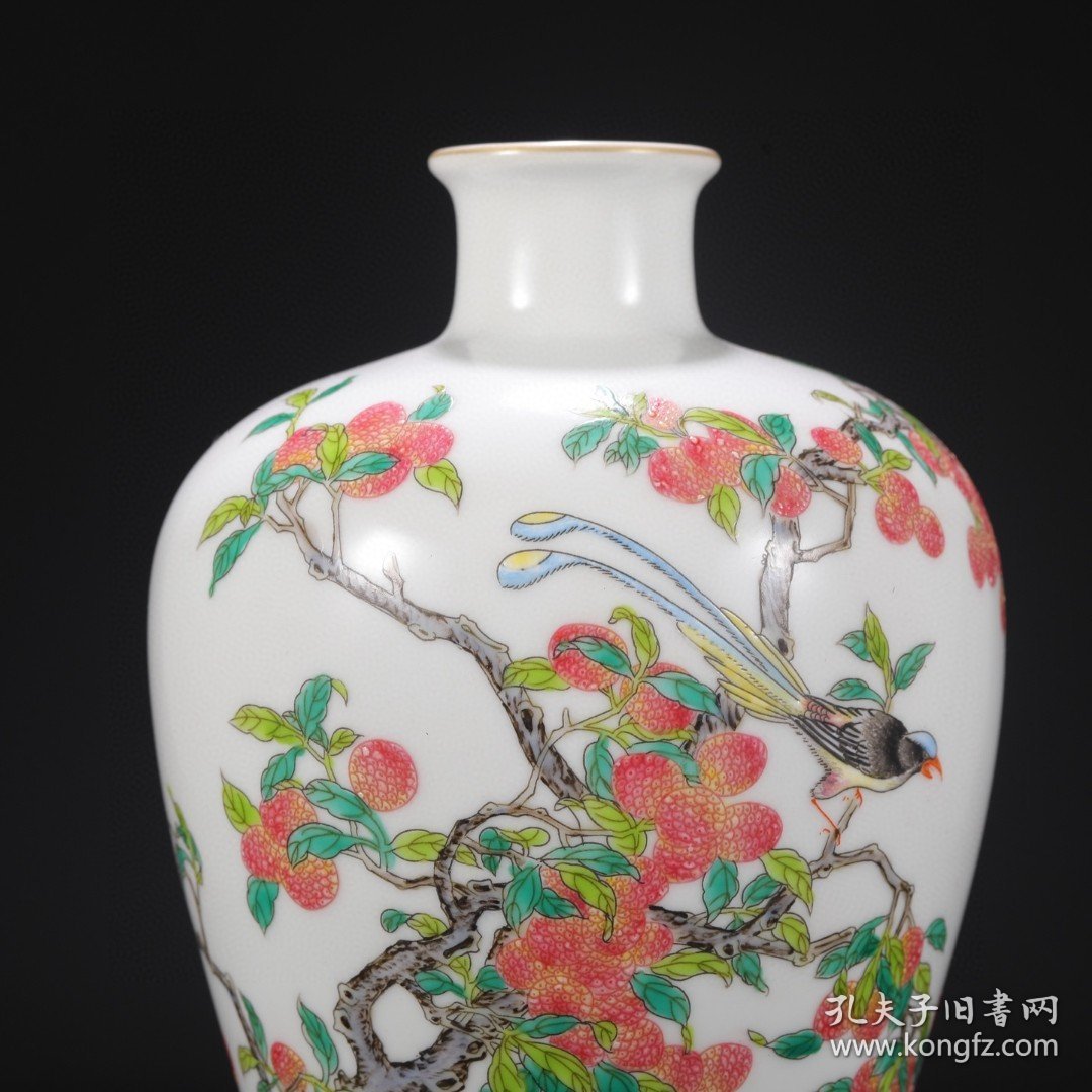 旧藏 清代 雍正珐琅彩荔枝花鸟纹大梅瓶