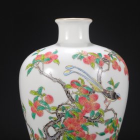 旧藏 清代 雍正珐琅彩荔枝花鸟纹大梅瓶