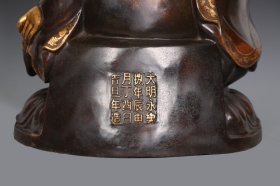 明铜胎鎏金自在观音坐像尺寸高80cm宽42cm重32.9公斤款识大明永乐八年辰申月丁酉日吉旦年造