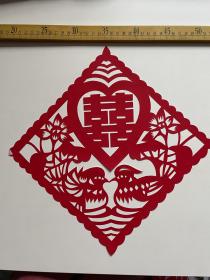 2004年，剪纸纸样，双喜、鸳鸯、荷花图案，寓意吉祥，纯手工制作，背面标注剪纸时间