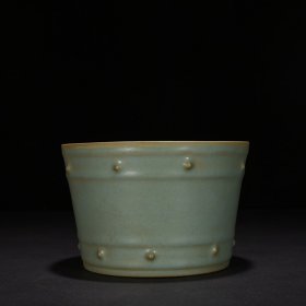 宋汝窑天青釉鼓钉洗12*17.5厘米 900