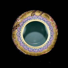 清乾隆金地浮雕珐琅彩喜鹊登梅纹罐，13×12，