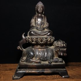 纯铜佛像，高29厘米，宽21厘米，重3960克，