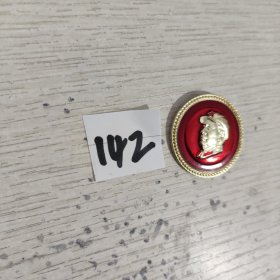 品佳，包真包老，实物图发货，毛主席像章：济装