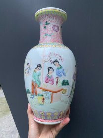 567瓷器粉彩仕女图赏瓶，高35公分，全品完美，重点提醒：仿品多，真品极少。