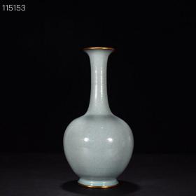 宋汝窑天青釉长颈瓶6（錾刻镶嵌宝石）