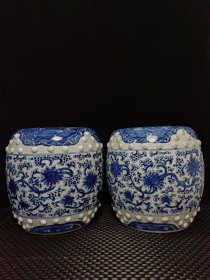 清青花花卉纹凳子一对尺寸23.5㐅24.5厘米。