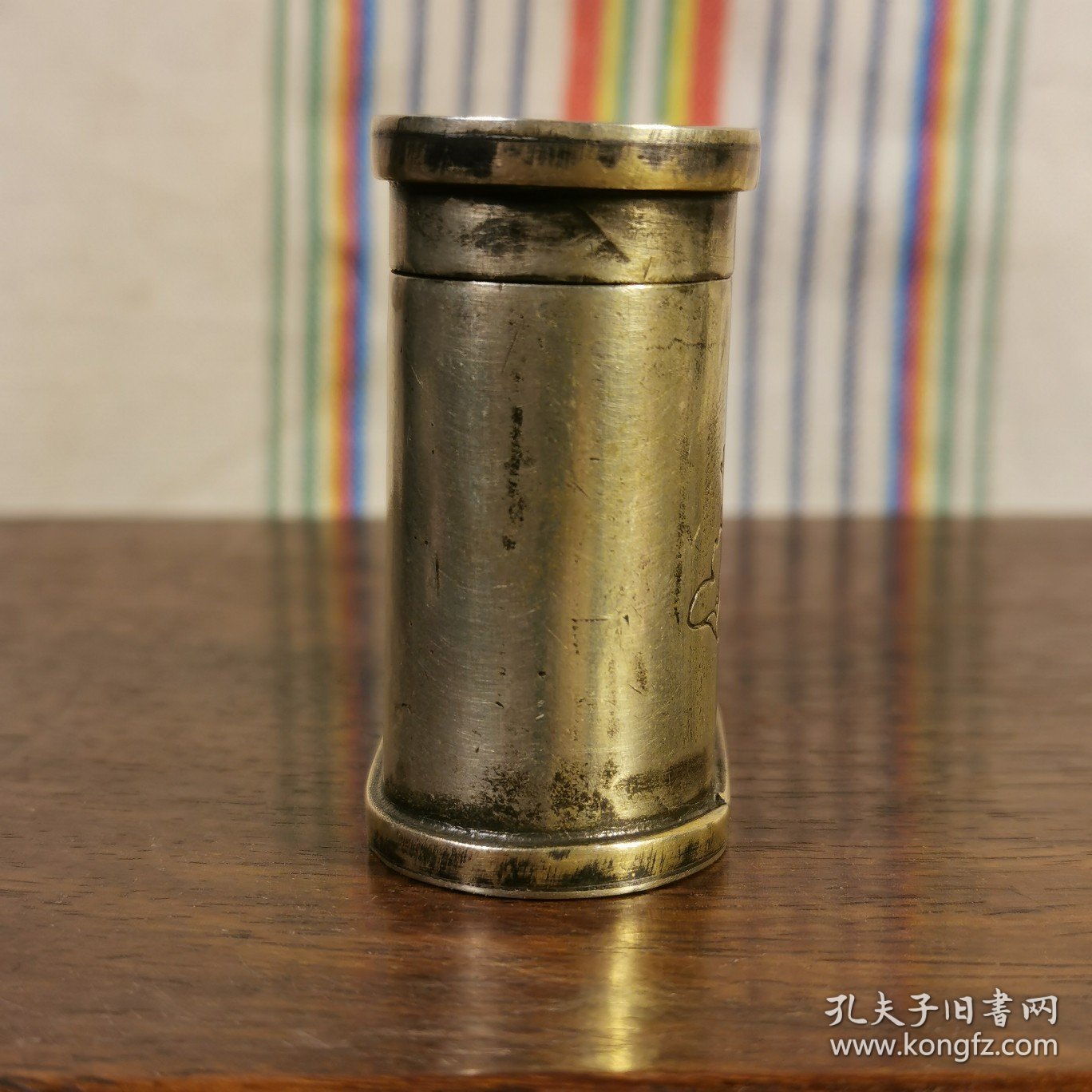 清代时期白铜放大烟膏铜盒一个，雕工精美细致造型独特优美，包浆浓厚十足，皮壳一流完美，品相尺寸实拍实物，大开门的老物件。