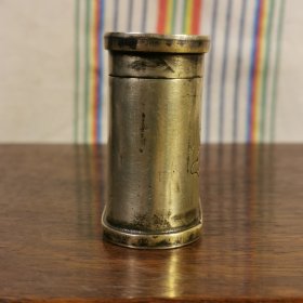 清代时期白铜放大烟膏铜盒一个，雕工精美细致造型独特优美，包浆浓厚十足，皮壳一流完美，品相尺寸实拍实物，大开门的老物件。