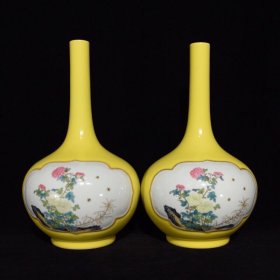 清乾隆柠檬黄粉彩花卉纹胆瓶，39×23