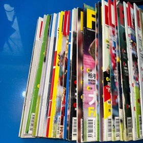 28本合售）足球周刊2011（NO.16、17、20、25、27-45、47、48、50-52）共附球星卡25张，一张海报）赠品如图