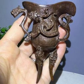 瑞兽三脚酒杯
