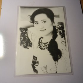 老照片–90年代美女中等尺寸过塑黑白照片（2）
