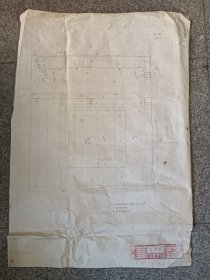 老工程师手绘图纸。