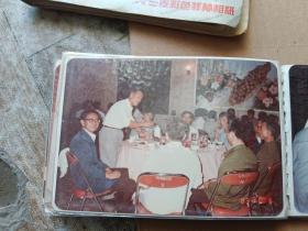 李伯球先生影集80年代老照片（二）。
李伯球先生影集80年代老照片（一）和李伯球先生影集80年代老照片（二）是一个订单，随便拍哪一个都可以。来源地：北京