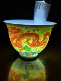 乾隆年制，珐琅彩龙凤纹茶杯