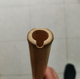 高密度黄玉竹洞箫，年头足，密度大，油性好，壁厚，压手，无裂无损，G调正手8孔洞箫，超长洞箫，长88厘米.内径18毫米，外径29毫米，洞箫正常使用，G调，八孔正手，音色优美，音准好，音色浑厚！收藏和练习、演奏佳品！看清下单！不退！不清楚可咨询，欢迎当面鉴购！非偏远包邮！