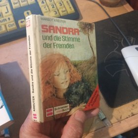 SANORA UND DIE STIMME DER FREMDEN