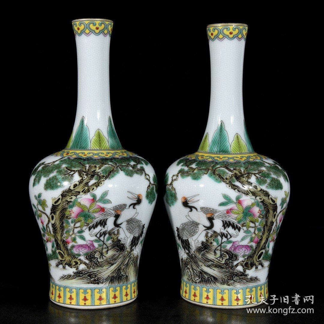 清雍正珐琅彩花鸟松鹤延年纹摇铃尊一对；25x11厘米