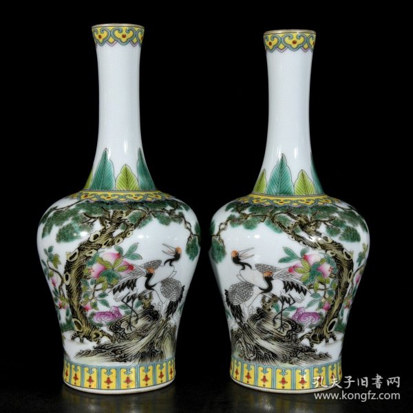 清雍正珐琅彩花鸟松鹤延年纹摇铃尊一对；25x11厘米