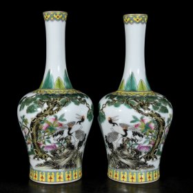 清雍正珐琅彩花鸟松鹤延年纹摇铃尊一对；25x11厘米