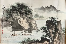 吴广泉，1931年生于北京， 现为中国美术家协会北京分会会员， 中国老上书画研究会创作研究员并任北京海峡两岸书画家联谊会副秘书长， 中国三峡书画院副院长等职。