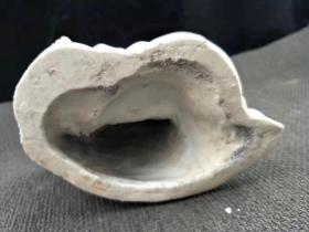 明代德化瓷菩萨一尊，精工雕塑而成，神态自然安详，形象逼真栩栩如生！色彩纯正细腻温润如玉！品相一流！