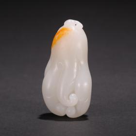 和田玉籽料佛手型挂件尺寸：高6.2宽3.7厚2.7cm重74g精选和田玉籽料，玉质温润、白度一级，油性十足、雕就佛手、透雕技法、寓意好、把玩舒适、包浆醇厚、收藏精品
