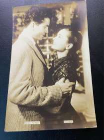 1952年，法力格兰杰和安 布莱思银盐合影照片。长13.5厘米，宽8.5厘米。包老包真。