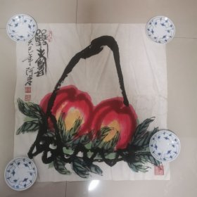 黄日君 阿君号大泸，毕业于中国新闻学院，师从吴欢先生，以学习齐派蟠桃为主。中国国际美术交流协会副秘书长，世界华人书画家收藏家联合会员，文化部中国乡土艺术协会书画院特聘书画艺术家，曾得到过多位书画名家的指点，经过多年努力，作品形成自己的绘画风格。作品被国内外知名人士收藏。黄阿君