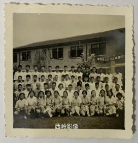 【老照片】1950年代洋涇中学师生集体合影照-- 旧照系华东师大校友邱德花旧藏，此照是其先生（后排中间）求学时期的照片。