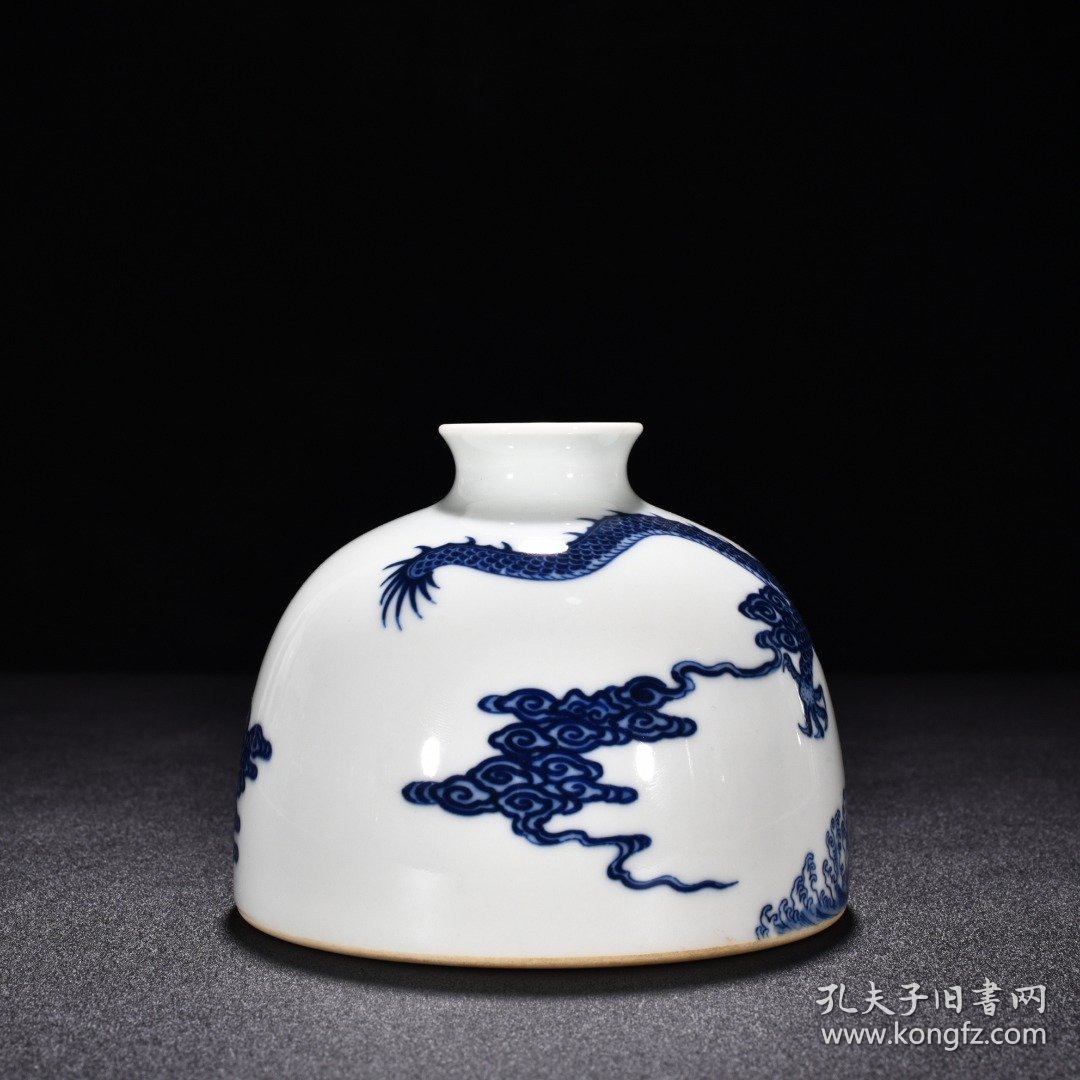 清乾隆青花龙纹太白尊 高9.6厘米 宽12厘米
