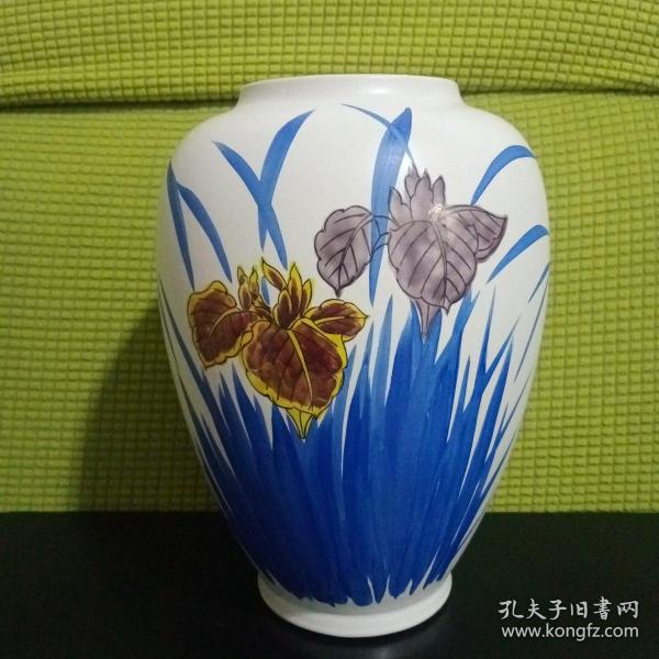 日本九谷龙山彩绘兰花花瓶 有原木箱 库存全新未使用 腹径19厘米高度26厘米 器型较大