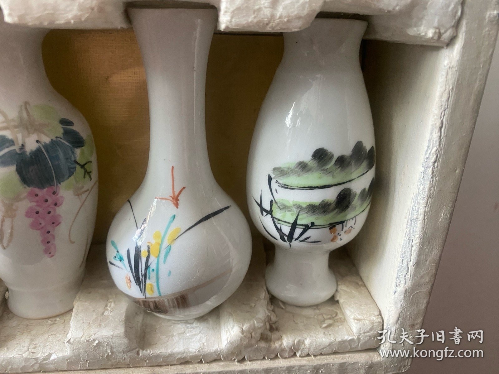 小花瓶，老式小花瓶，有两个有瑕疵，具体请看图