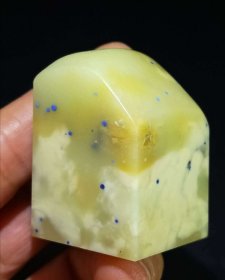 青田蓝星大尺寸印石印章，完好无裂，底子纯净，非常难得。尺寸：2.8*2.8*3.7