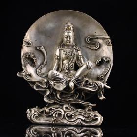 铜鎏银坐月观音菩萨佛像一尊
重1745克 高19.5厘米  宽15厘米