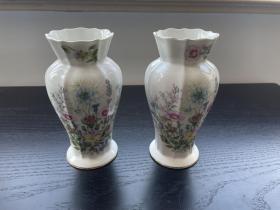 西洋欧洲骨瓷花瓶一对Aynsley英国制Wild Tudor高15cm 口径6.5cm