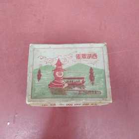 杭州西湖全景集46张 品相如图所示，盒子品相不好，尺寸5.5*5.5厘米