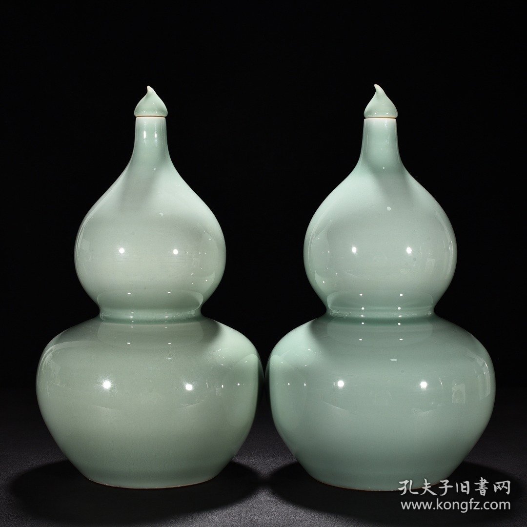 清乾隆粉青釉葫芦瓶 高37.5厘米 宽20厘米