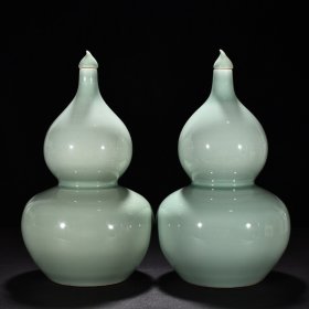 清乾隆粉青釉葫芦瓶 高37.5厘米 宽20厘米