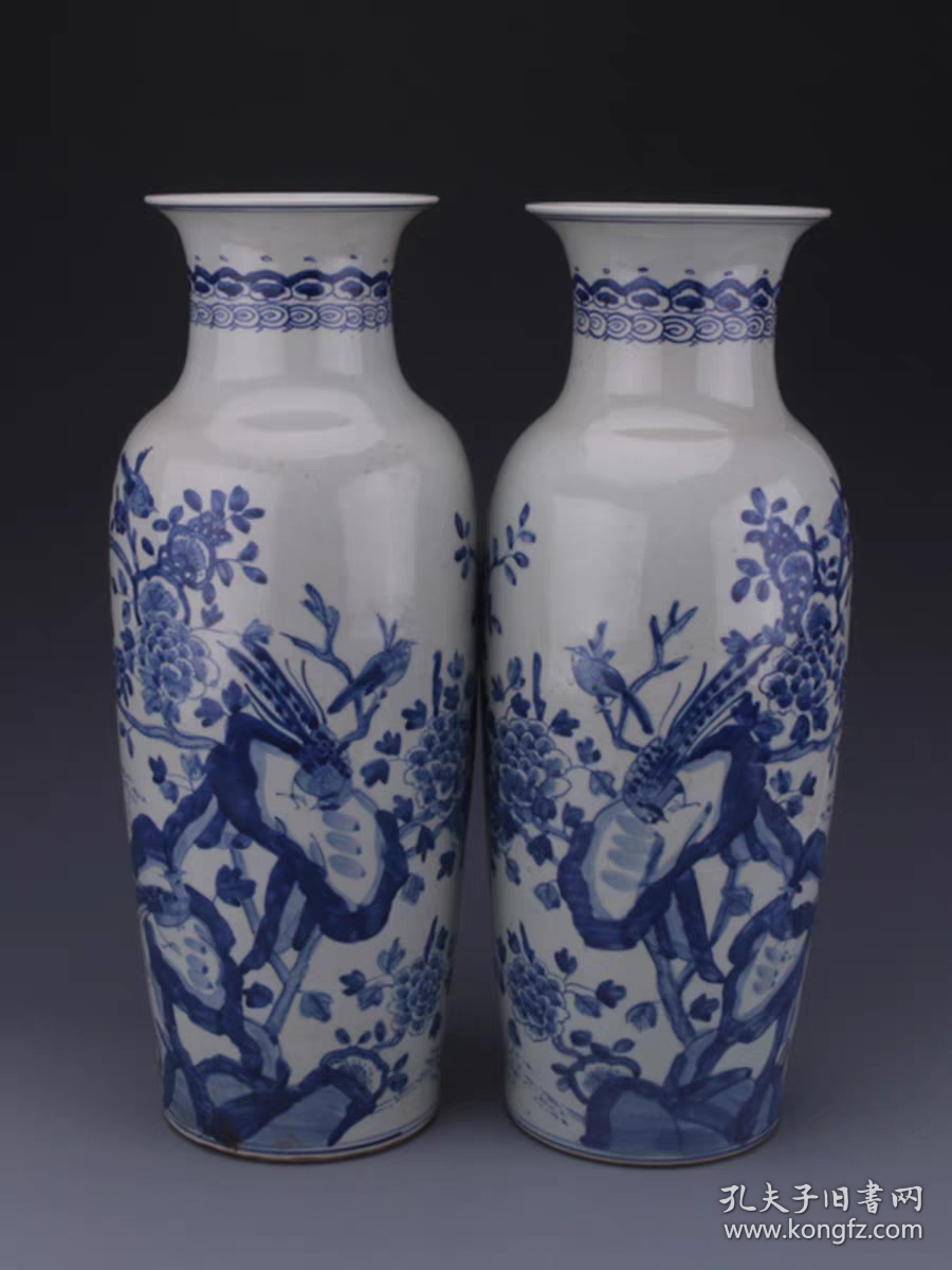 清青花手绘花鸟纹冬瓜瓶一对