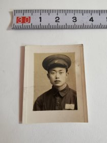 老照片-----《军人》！1950年，背面有手写留言