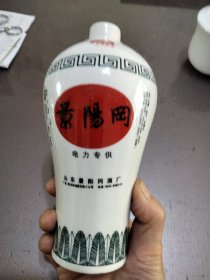 景阳冈陈酒、空酒瓶