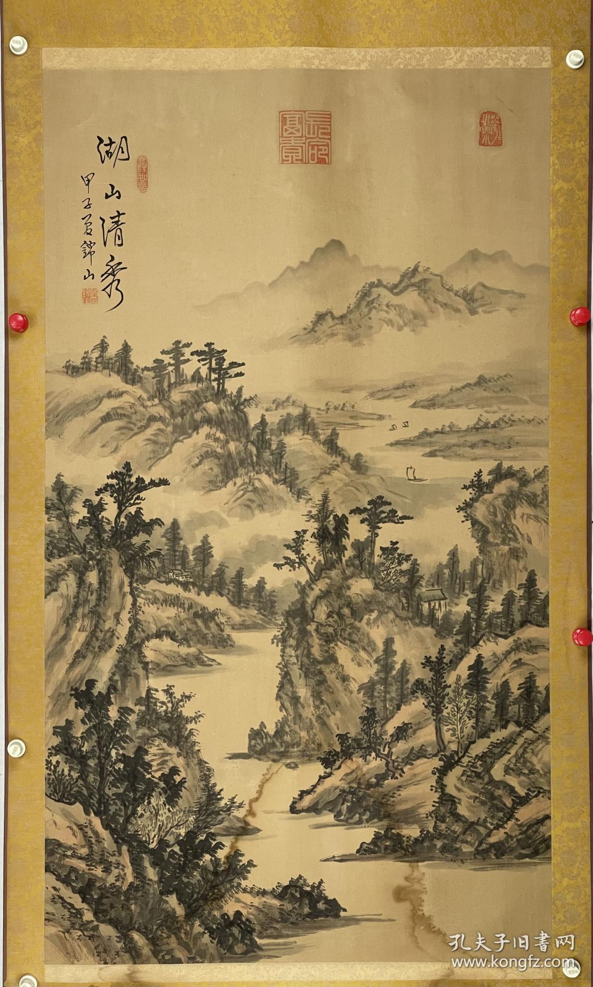 殷锦山   （1916-1988)，字晓峰，丹阳延陵镇行宫保官殿人，毕业于江苏栖霞乡师范，1949年退居中国台湾。
民国期间曾相继任国民党丹阳县城厢镇、启南镇镇长。1950年经香港到台湾，任台北市古亭区户政事务所秘书长，兼任台北市江苏丹阳同乡会理事。其书法作品在台湾享有盛名。我馆提供了1948年12月殷锦山任城厢镇镇长的任命状、工资花名册，其热心教育。