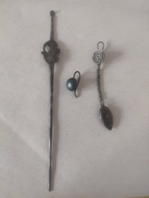 一个银簪子带掏耳勺、两个银耳环，保真包老，通走