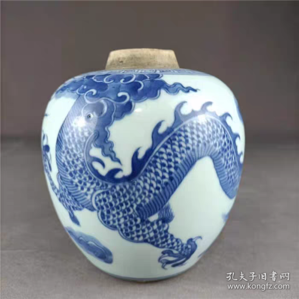 清青花过墙龙纹罐